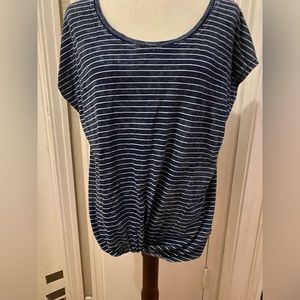 Womens short sleeve tee shirt, large